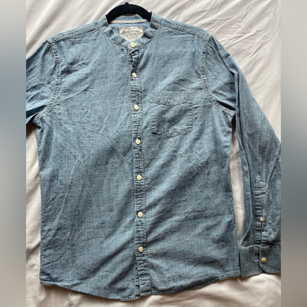 Abercrombie & Fitch Light Blue Denim Button-Up Shirt - Sm